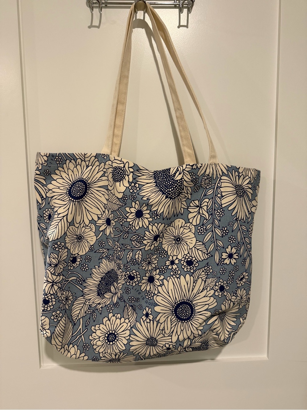 LIFE IS GOOD Blue Floral Canvas Tote Bag with matching wristlet - Picture 4 of 7